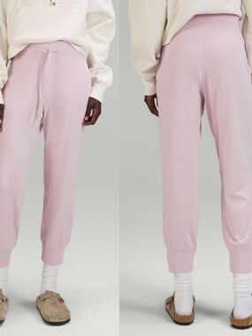 Lululemon Ready to Rulu High-Rise
Cropped Jogger (Pink Peony)